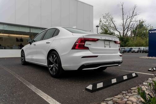 2025 Volvo S60 B5 Core
