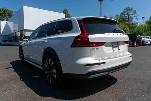 2023 Volvo V60 Cross Country Ultimate