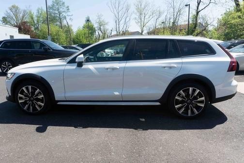 2023 Volvo V60 Cross Country Ultimate