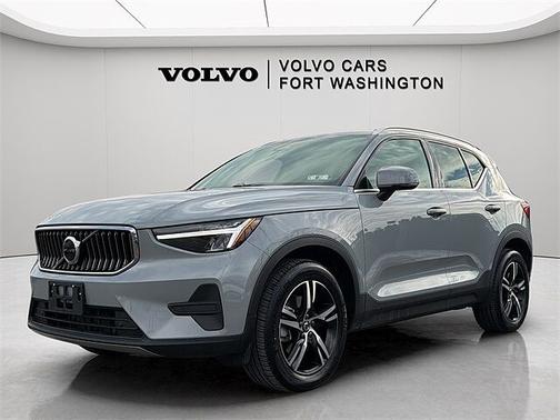 2025 Volvo XC40 Core
