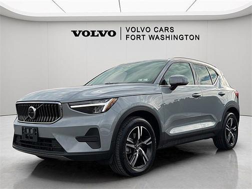 2025 Volvo XC40 Core