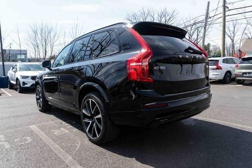 2023 Volvo XC90 Recharge Plug-In Hybrid T8 Plus Dark Theme 7 Passenger