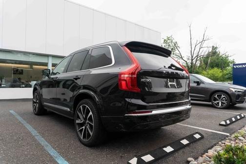 2024 Volvo XC90 B6 Plus Bright Theme