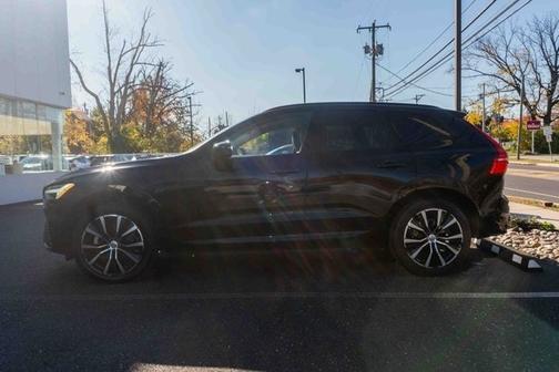 2023 Volvo XC60 B5 Plus Dark Theme