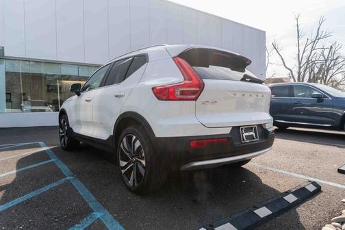 2023 Volvo XC40 B5 Plus Bright Theme