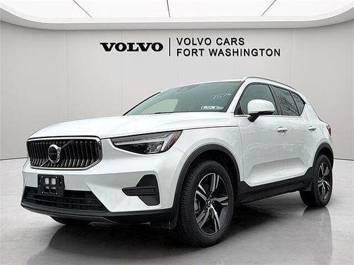 2025 Volvo XC40 Core