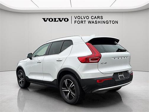 2025 Volvo XC40 Core