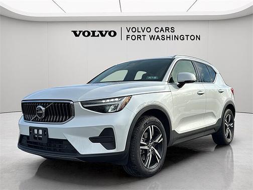 2025 Volvo XC40 Core
