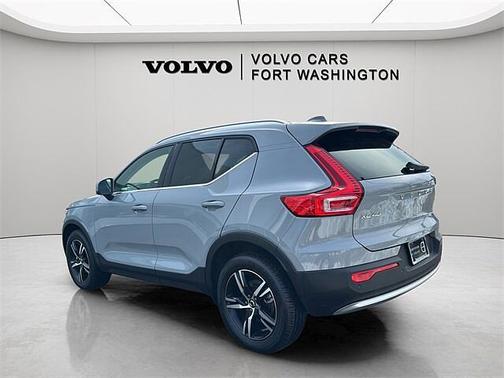 2025 Volvo XC40 Core