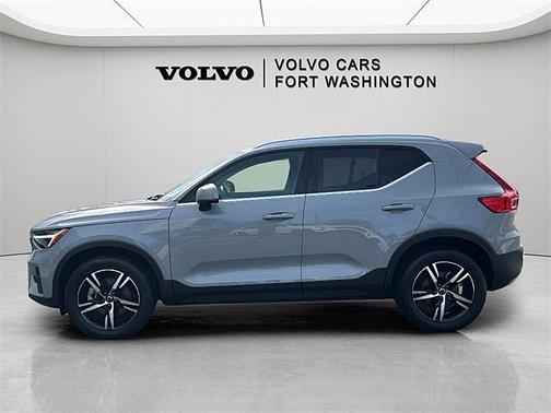 2025 Volvo XC40 Core