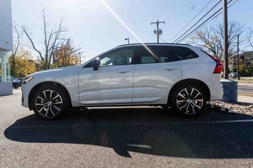 2023 Volvo XC60 B5 Plus Dark Theme