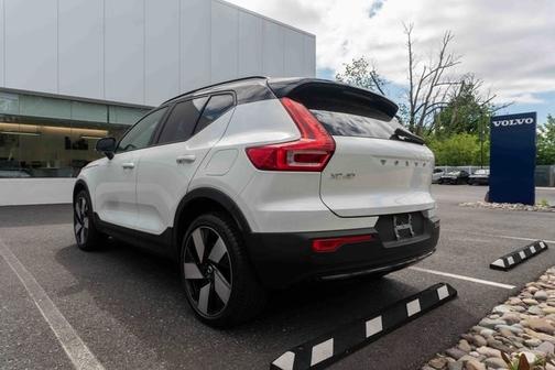 2023 Volvo XC40 Recharge Pure Electric Twin Plus