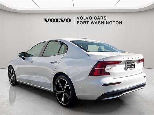 2024 Volvo S60 Plus