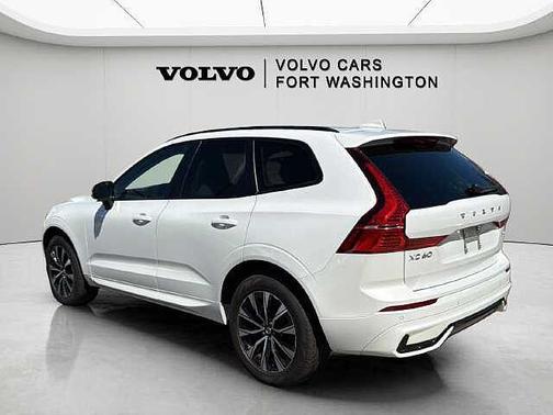 Crystal White 2024 Volvo XC60 Core