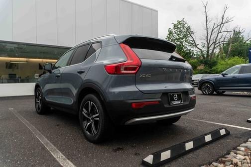 2023 Volvo XC40 B5 Plus Bright Theme