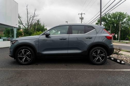 2023 Volvo XC40 B5 Plus Bright Theme