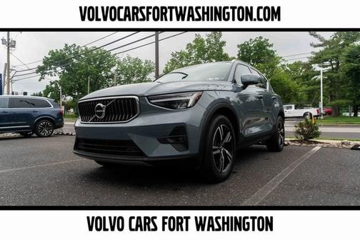 2023 Volvo XC40 B5 Plus Bright Theme