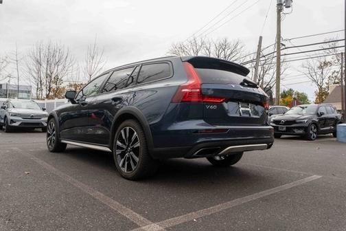 2021 Volvo V60 Cross Country T5