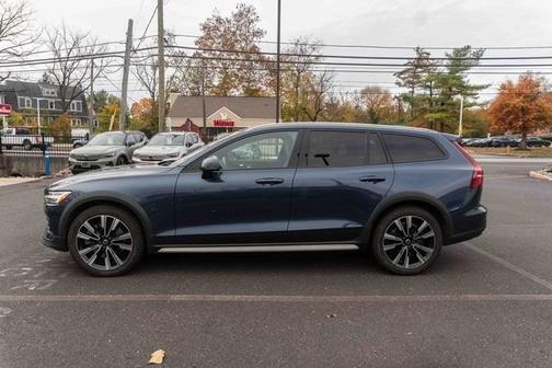 2021 Volvo V60 Cross Country T5