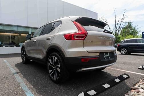 2023 Volvo XC40 B5 Plus Bright Theme