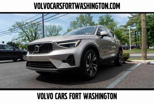 2023 Volvo XC40 B5 Plus Bright Theme