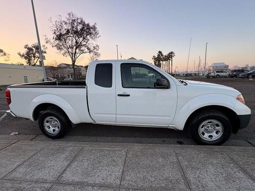 Glacier White 2013 Nissan Frontier S