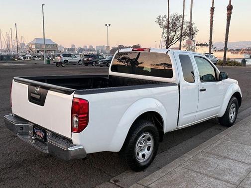 Glacier White 2013 Nissan Frontier S