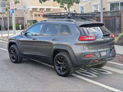 Granite Crystal Metallic Clearcoat 2016 Jeep Cherokee Trailhawk