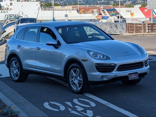 Classic Silver Metallic 2014 Porsche Cayenne Cayenne S Hybrid