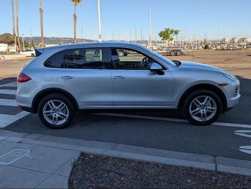 Classic Silver Metallic 2014 Porsche Cayenne Cayenne S Hybrid