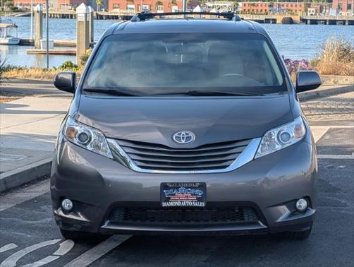 2012 Toyota Sienna XLE