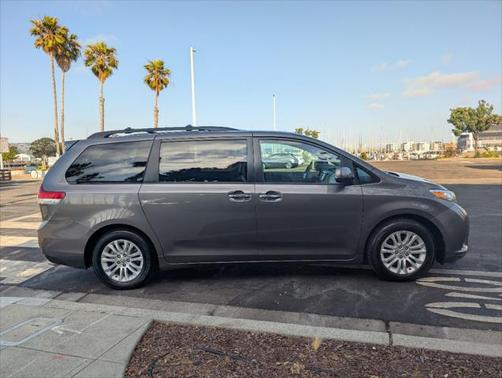 2012 Toyota Sienna XLE