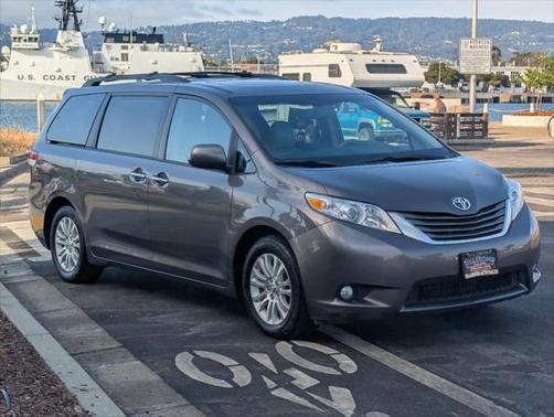 2012 Toyota Sienna XLE