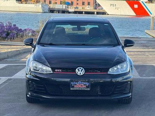 2015 Volkswagen Golf GTI 2.0T SE w/Performance Package 4-Door