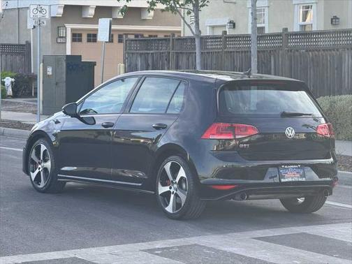2015 Volkswagen Golf GTI 2.0T SE w/Performance Package 4-Door