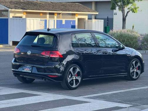 2015 Volkswagen Golf GTI 2.0T SE w/Performance Package 4-Door