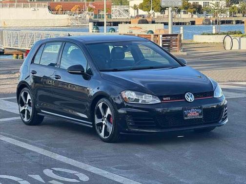 2015 Volkswagen Golf GTI 2.0T SE w/Performance Package 4-Door
