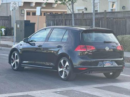 2015 Volkswagen Golf GTI 2.0T SE w/Performance Package 4-Door