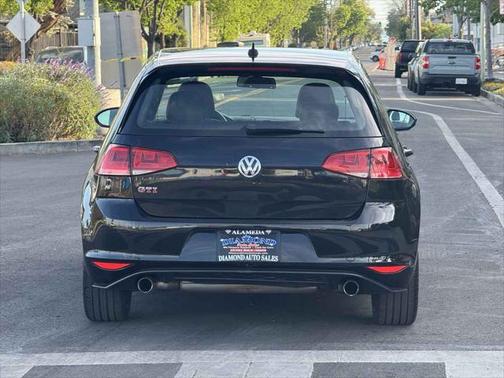 2015 Volkswagen Golf GTI 2.0T SE w/Performance Package 4-Door