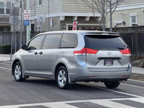 2011 Toyota Sienna 