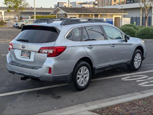 Ice Silver Metallic 2016 Subaru Outback 2.5i Premium