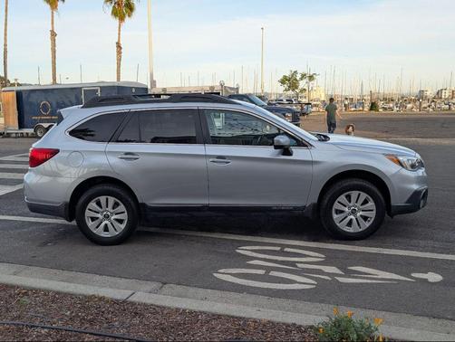 Ice Silver Metallic 2016 Subaru Outback 2.5i Premium