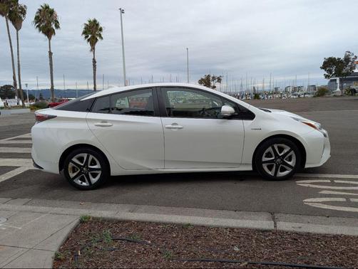 2016 Toyota Prius Three Touring