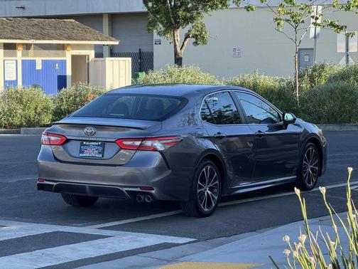 Predawn Gray Mica 2018 Toyota Camry SE