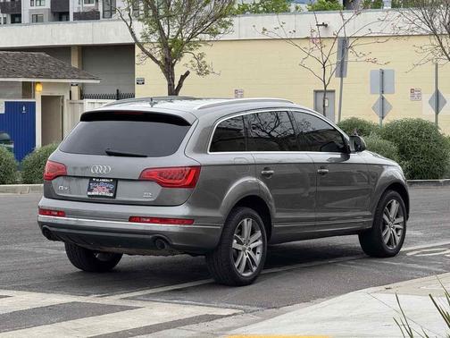 Graphite Gray Metallic 2011 Audi Q7 3.0 TDI Premium
