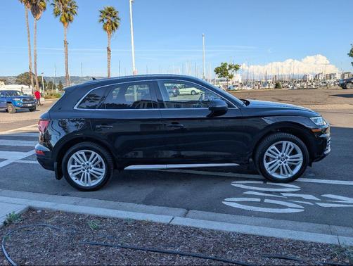 Brilliant Black 2018 Audi Q5 2.0T Tech Premium