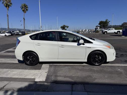 Blizzard Pearl 2012 Toyota Prius Three