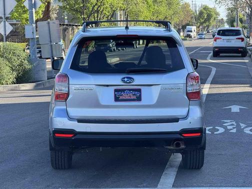 Ice Silver Metallic 2014 Subaru Forester 2.5i Limited