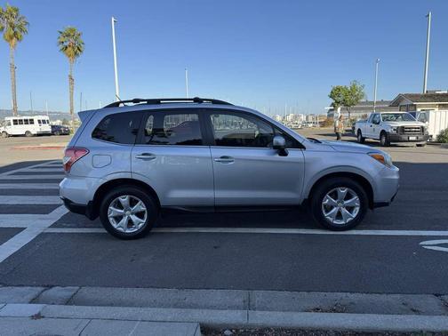 Ice Silver Metallic 2014 Subaru Forester 2.5i Limited