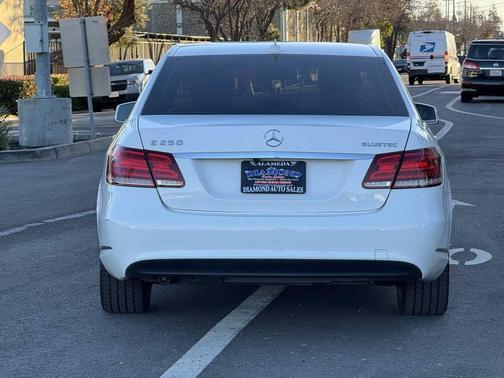 2014 Mercedes-Benz E-Class BlueTEC Luxury Sedan